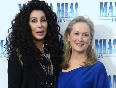 Μέριλ Στριπ και Σερ γιόρτασαν την πρεμιέρα του Mamma Mia με ένα φιλί στο στόμα (φωτο)